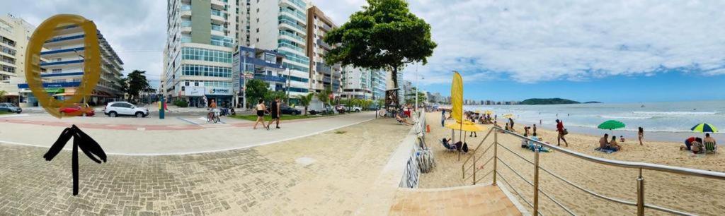 Suite Mar 210 - Economica E Compacta - Praia Do Morro - Predio Frente Mar Com Elevador, Atravessou A Avenida, Ja Esta Na Praia - Garagem - Internet Гуарапари Экстерьер фото